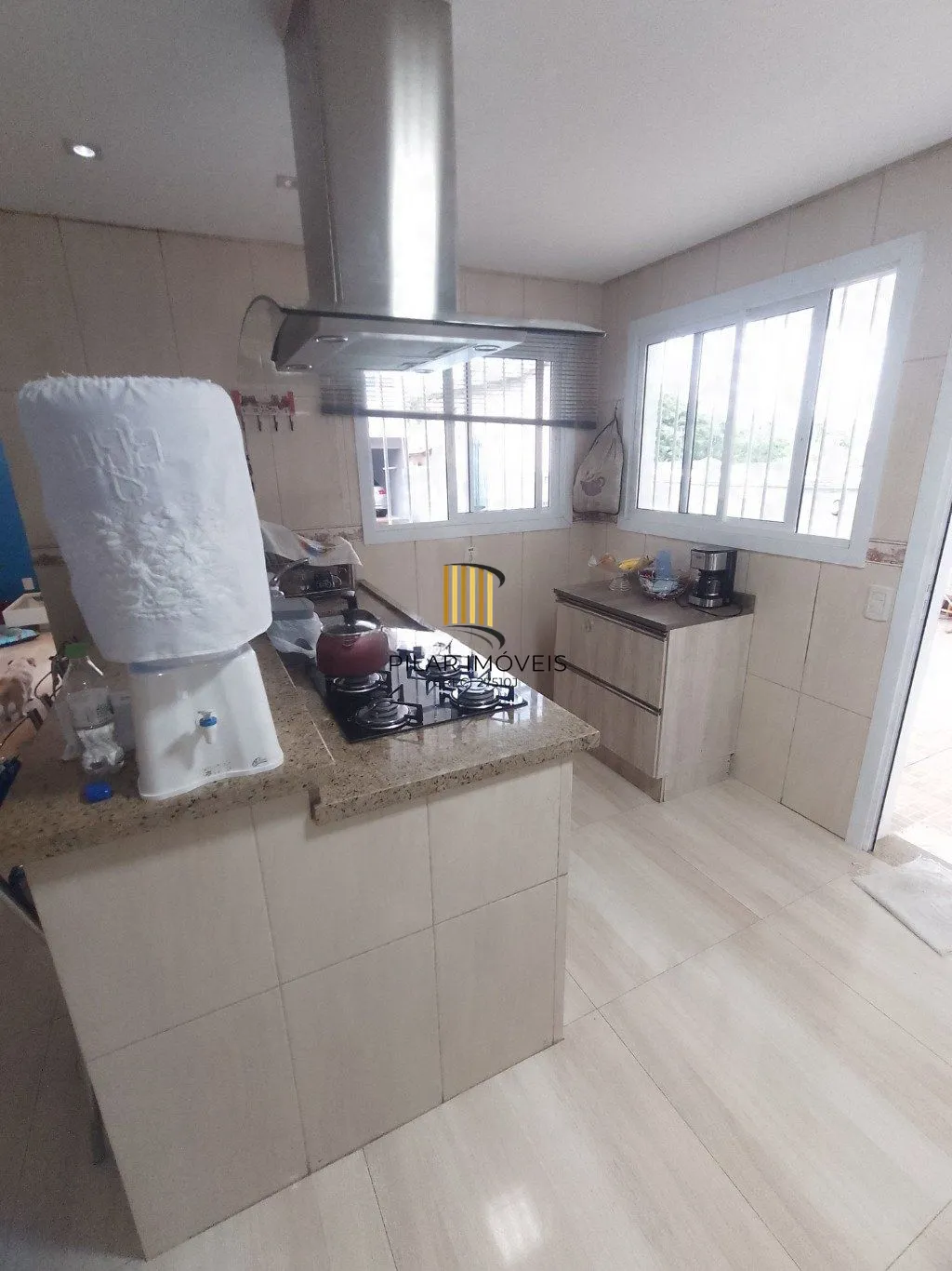 Casa de 5 dormitórios, piscina e 4 vagas de garagem em Canoas.