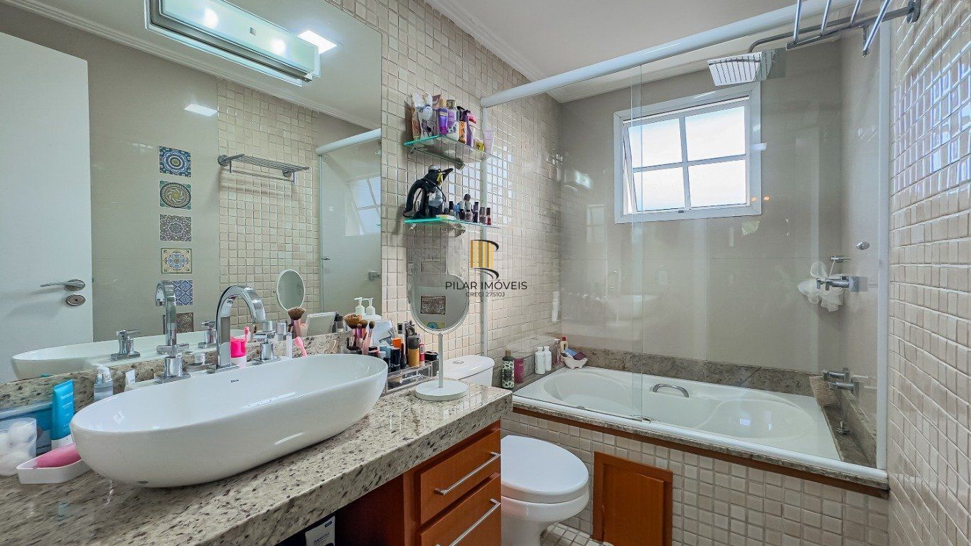 Casa em Condomínio, 3 Quartos, Suíte e 3 Vagas no Jardim Carvalho, Porto Alegre