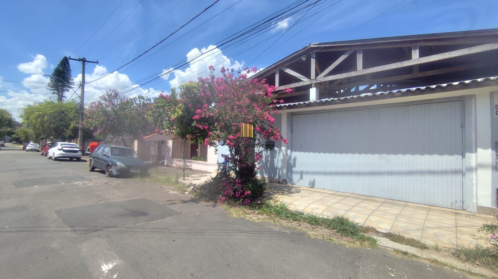Casa térrea de 3 quartos, suíte, 3 vagas no bairro Santa Fé