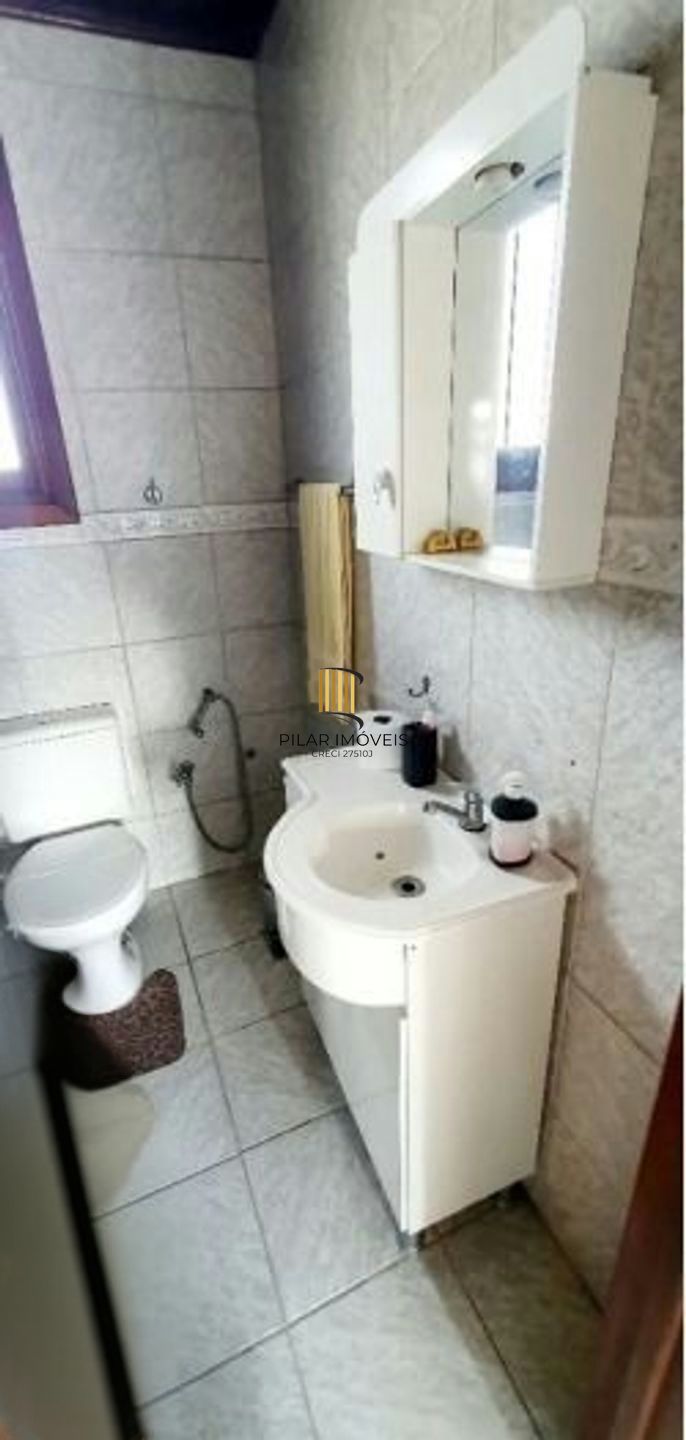 Casa com 5 quartos, piscina e 3 vagas de garagem em Canoas.