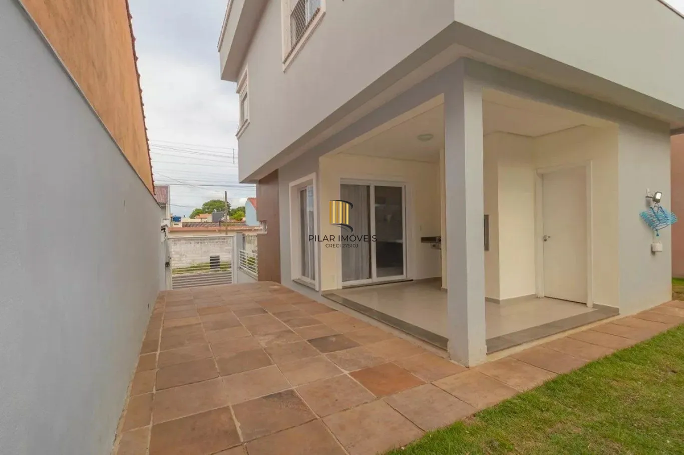Casa de 3 dormitórios e 3 vagas de garagem em Canoas.