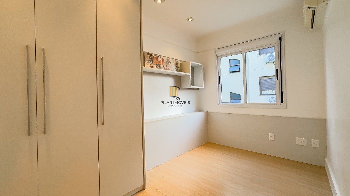 Apartamento com 3 quartos (1 suíte) e 2 vagas no Bairro Passo da Areia.