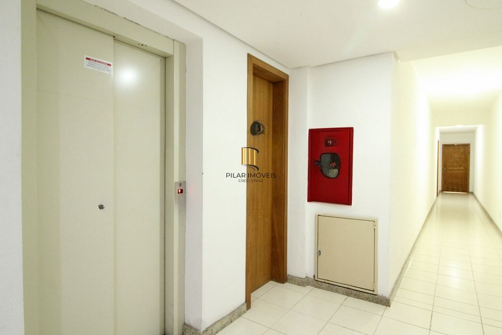 Apartamento com 2 quartos, 1 suíte e 1 vaga de garagem no Bairro Bom Fim.