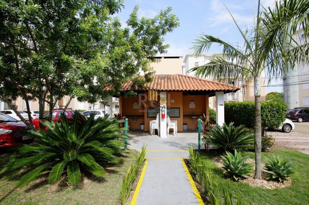 Apartamento com sacada, todo mobiliado de 3 dormitórios com suíte e 2 vagas de garagem.