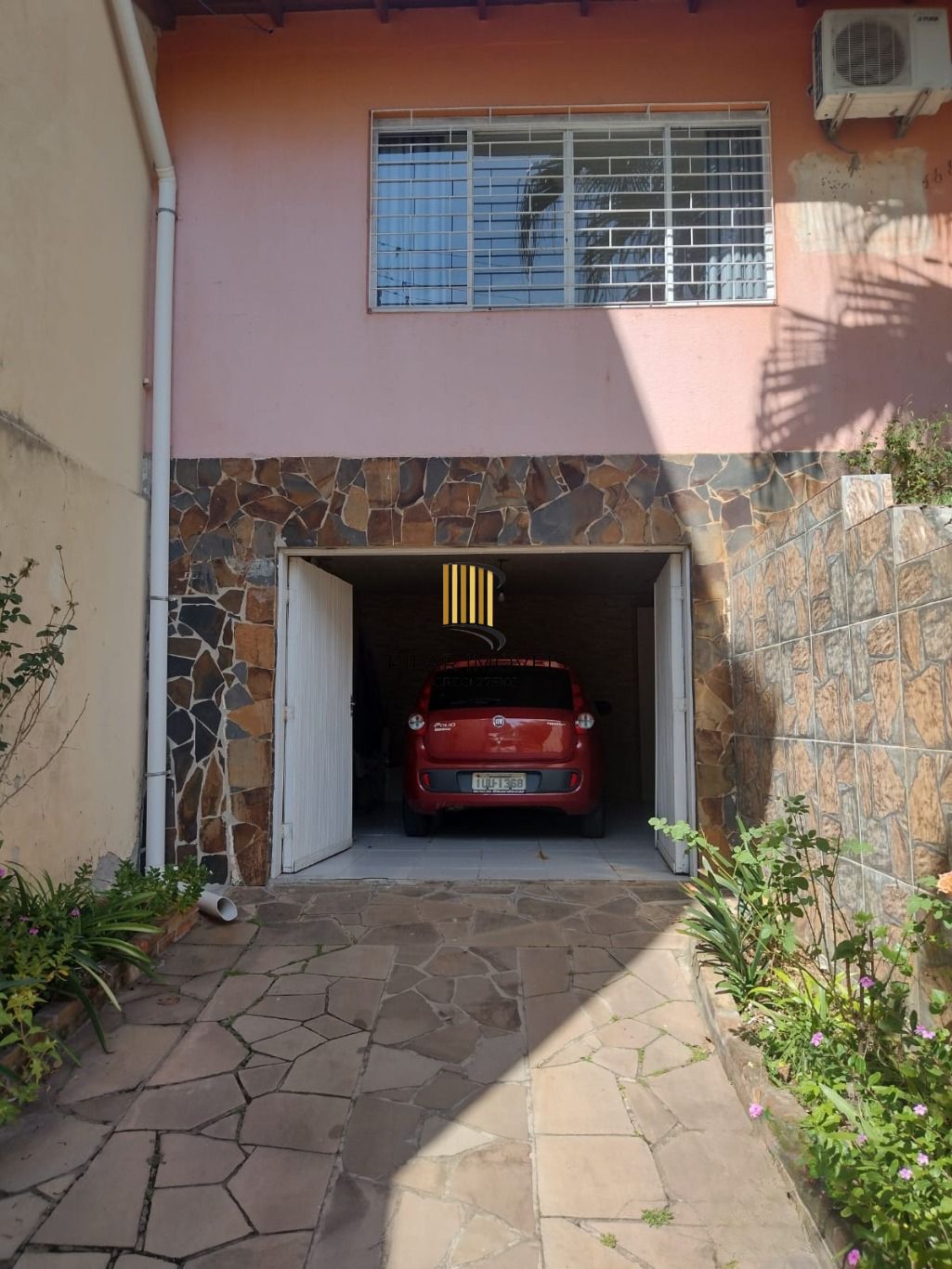 Casa de 3 Quartos e 2 Vagas de garagem em Cachoeirinha.