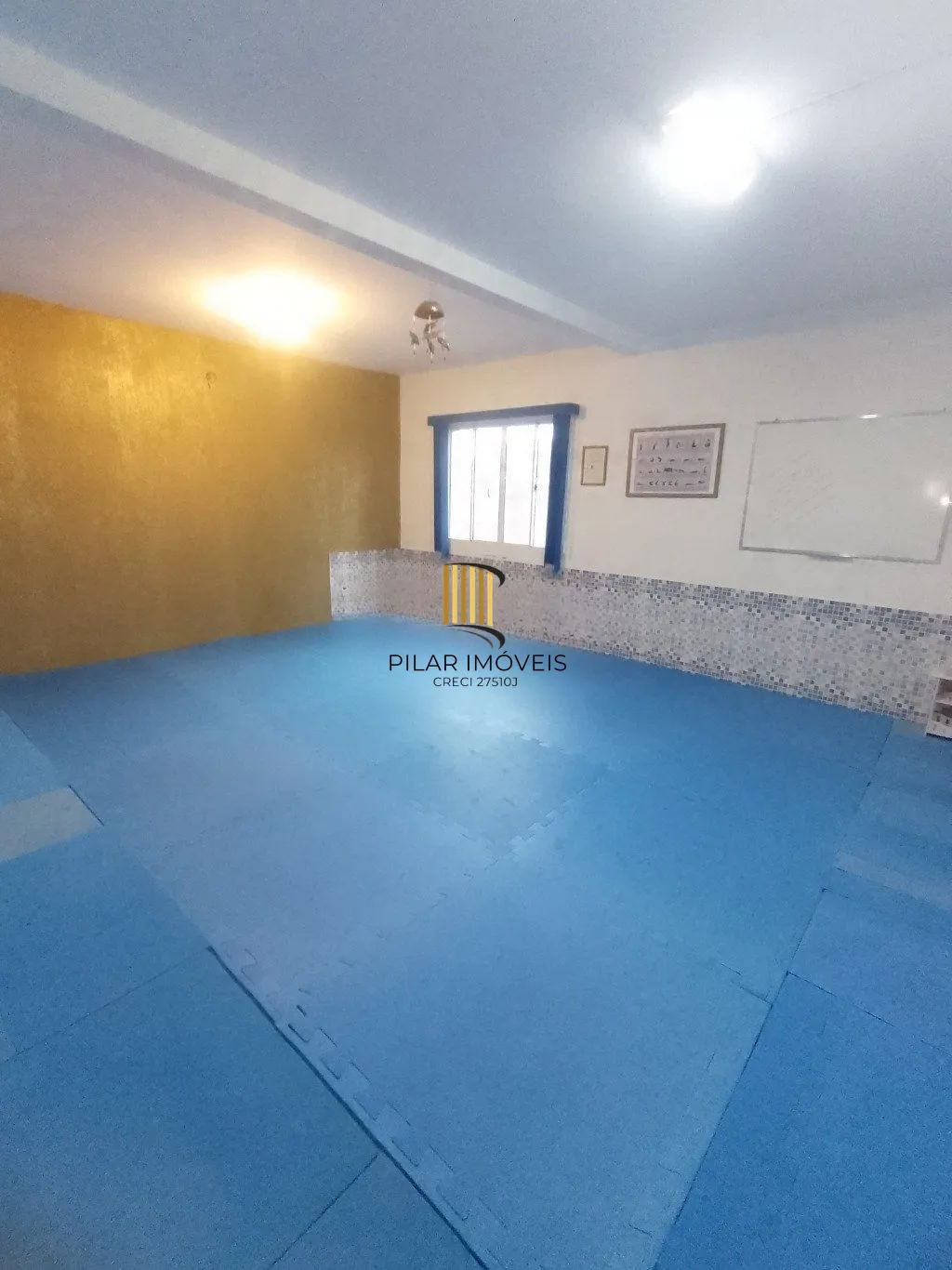 Casa de 5 dormitórios, piscina e 4 vagas de garagem em Canoas.