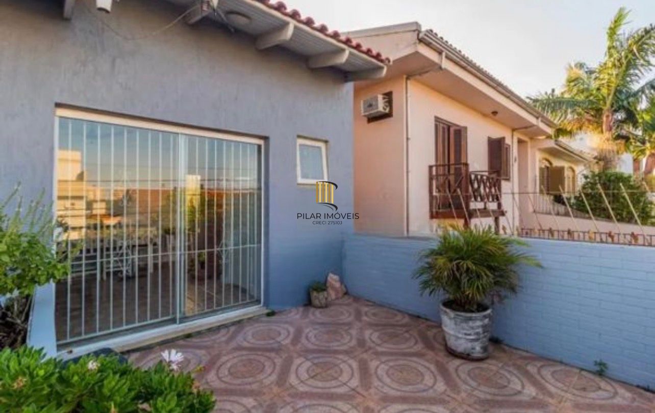 Casa com 3 Quartos e 3 banheiros à Venda, 120 m² por R$ 390.000