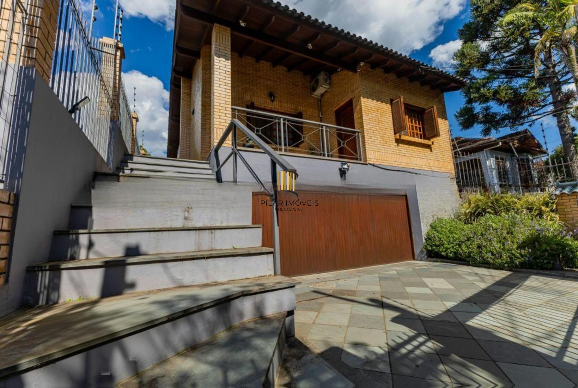 Casa com 1.640,00m², 3 dormitórios, 4 vagas à venda Rua Marista.