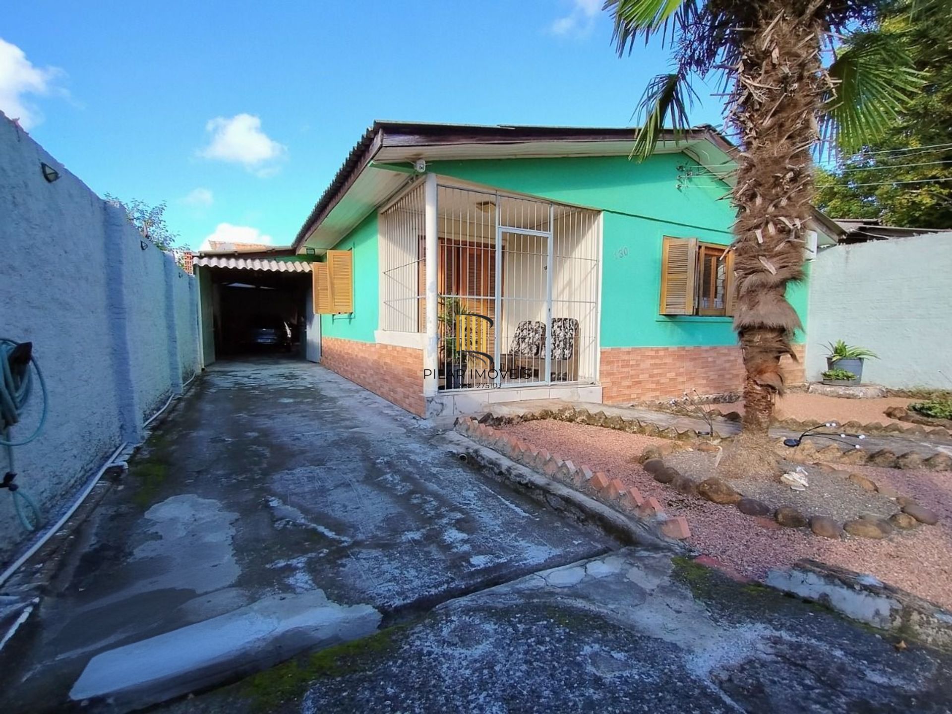 Casa de 3 dormitórios e 4 vagas de garagem em Canoas.