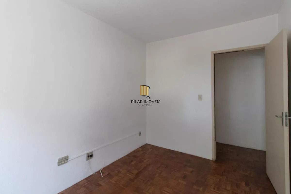 Apartamento 2 dormitórios no Partenon com sacada e 60m²
