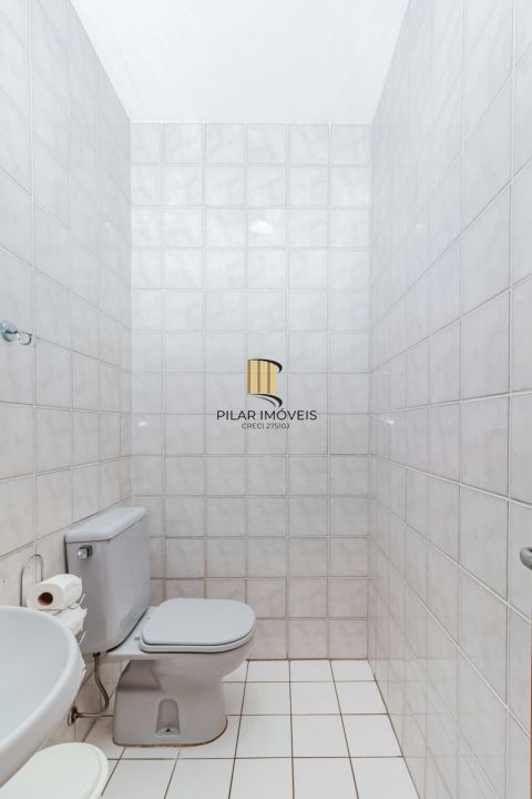 Apartamento com 3 quartos, vaga e elevador no Bairro Menino Deus