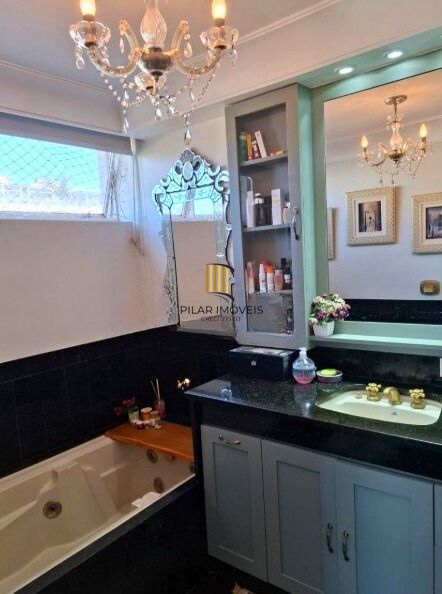 Apartamento com 3 quartos e 283m² à venda em Independência, Porto Alegre.