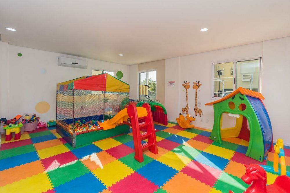 Apartamento com 2 quartos e 1 vaga e elevador no Bairro São Sebastião