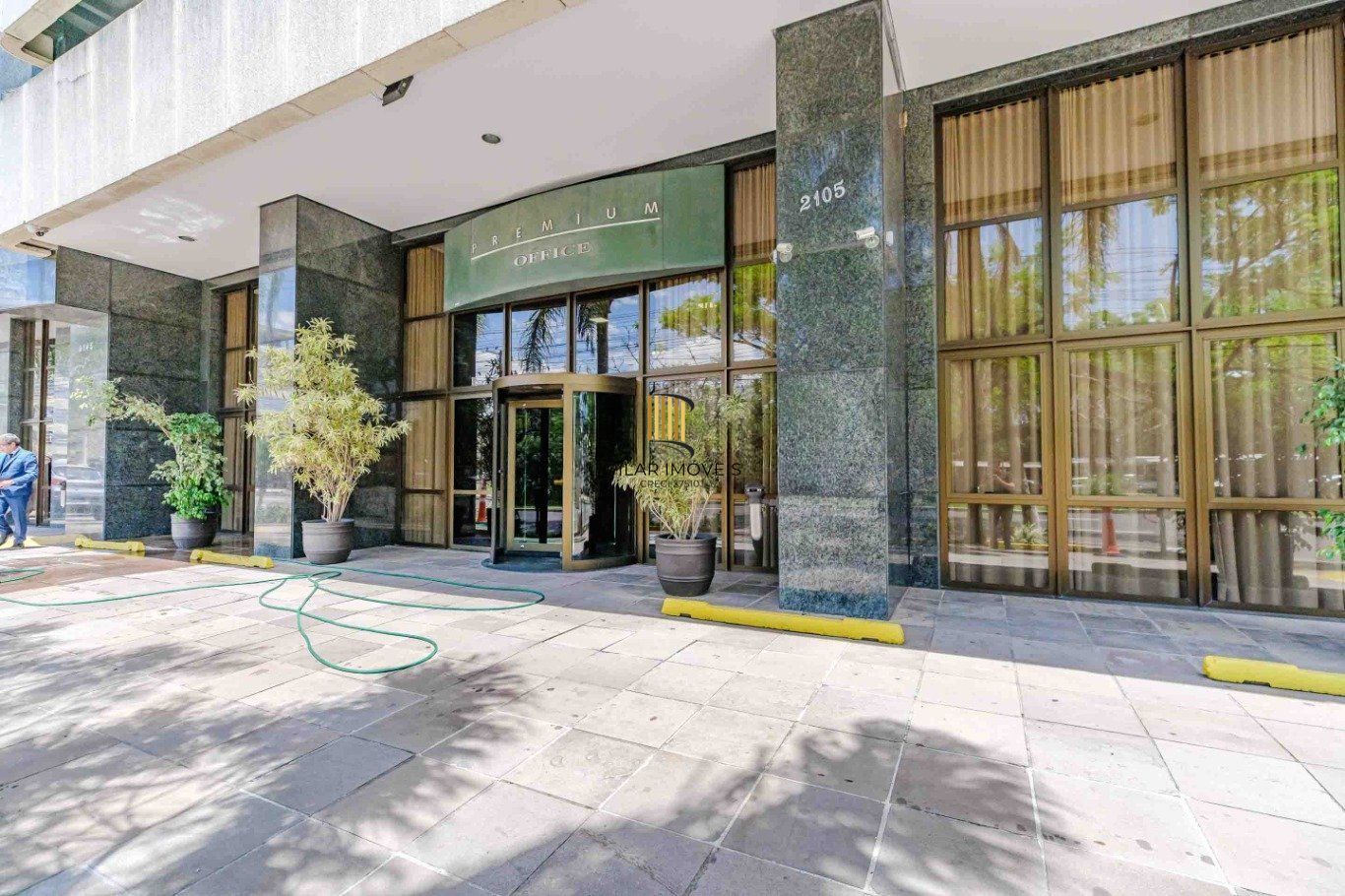 Sala comercial, 2 vagas, elevador e restaurante no bairro Praia de Belas