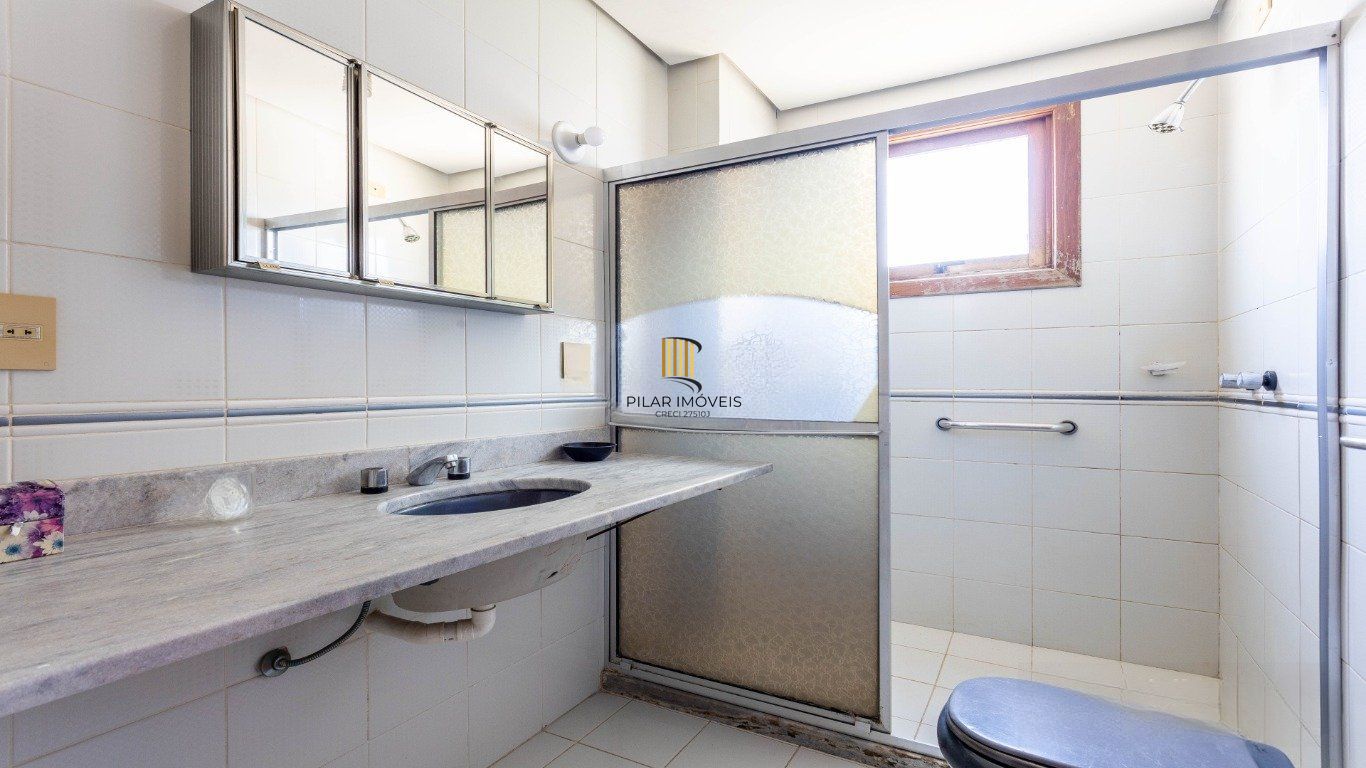 Apartamento 3 Dormitórios, 1 súite, elevador, 2 vagas no Petrópolis.