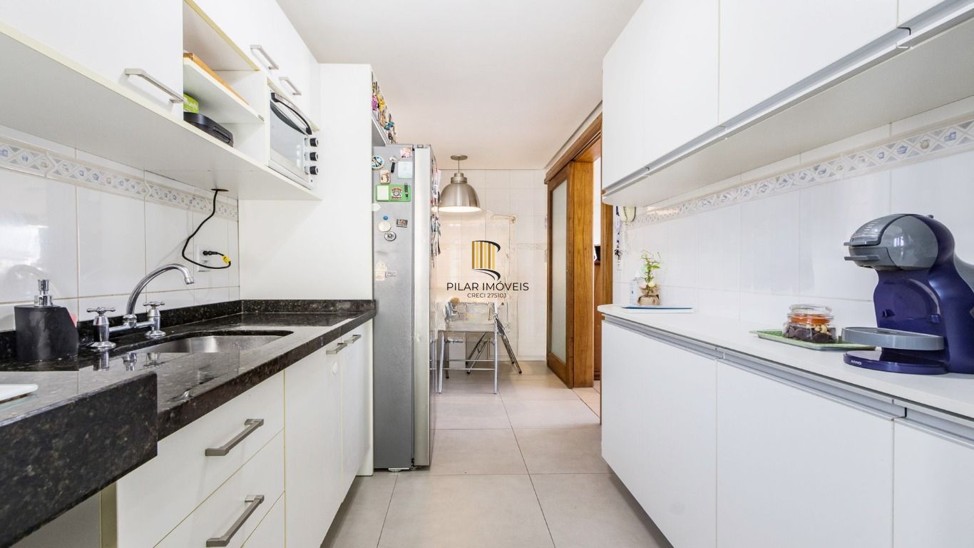 Apartamento com 3 quartos, 1 suíte, à venda no bairro Petrópolis