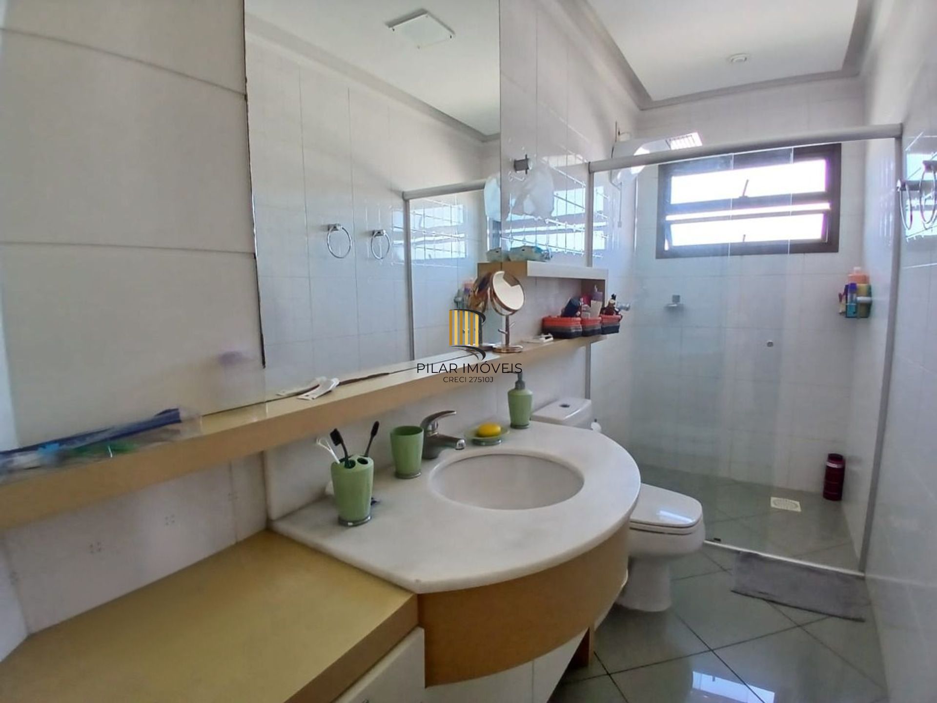 Cobertura com 4 quartos, 1 suíte, 4 vagas e elevador no bairro Igara Canoas.