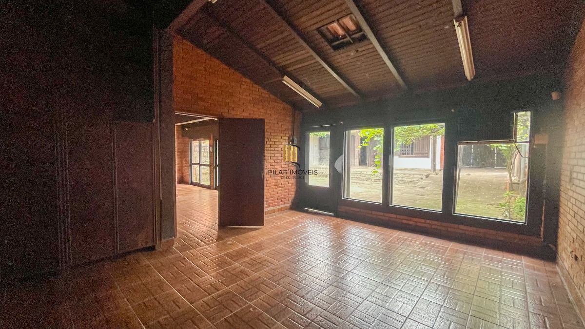Casa com 5 quartos, 5 vagas e 265m² à venda no bairro Tristeza.