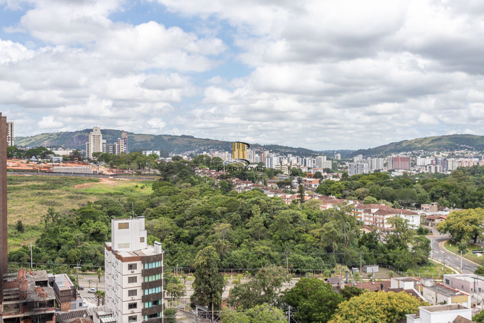 Apartamento de 97m², 2 dormitórios,1suíte, 3 vagas de garagem na rua Guararapes