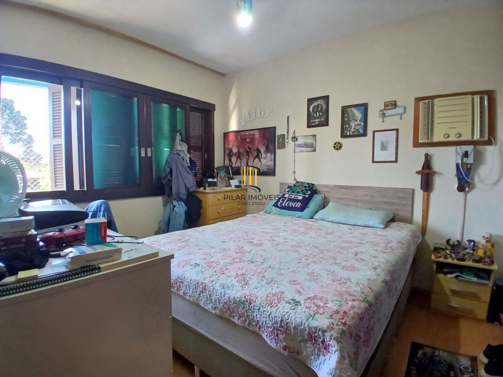 Casa com 3 dormitótrios, piscina e 2 vagas de garagem em Canoas.