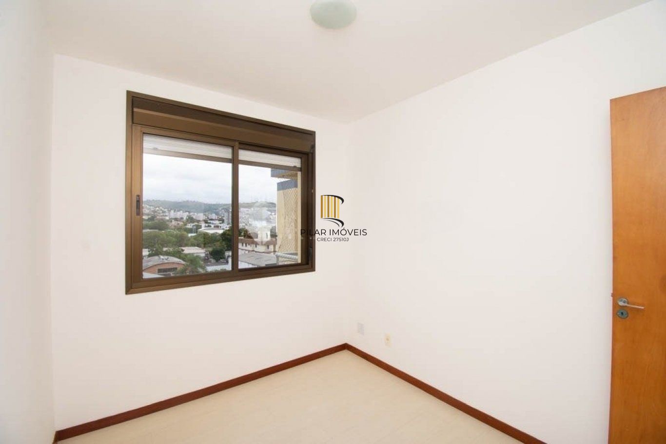 Apartamento 2 Dormitórios com Sacada, Garagem e Vista – Bairro Partenon