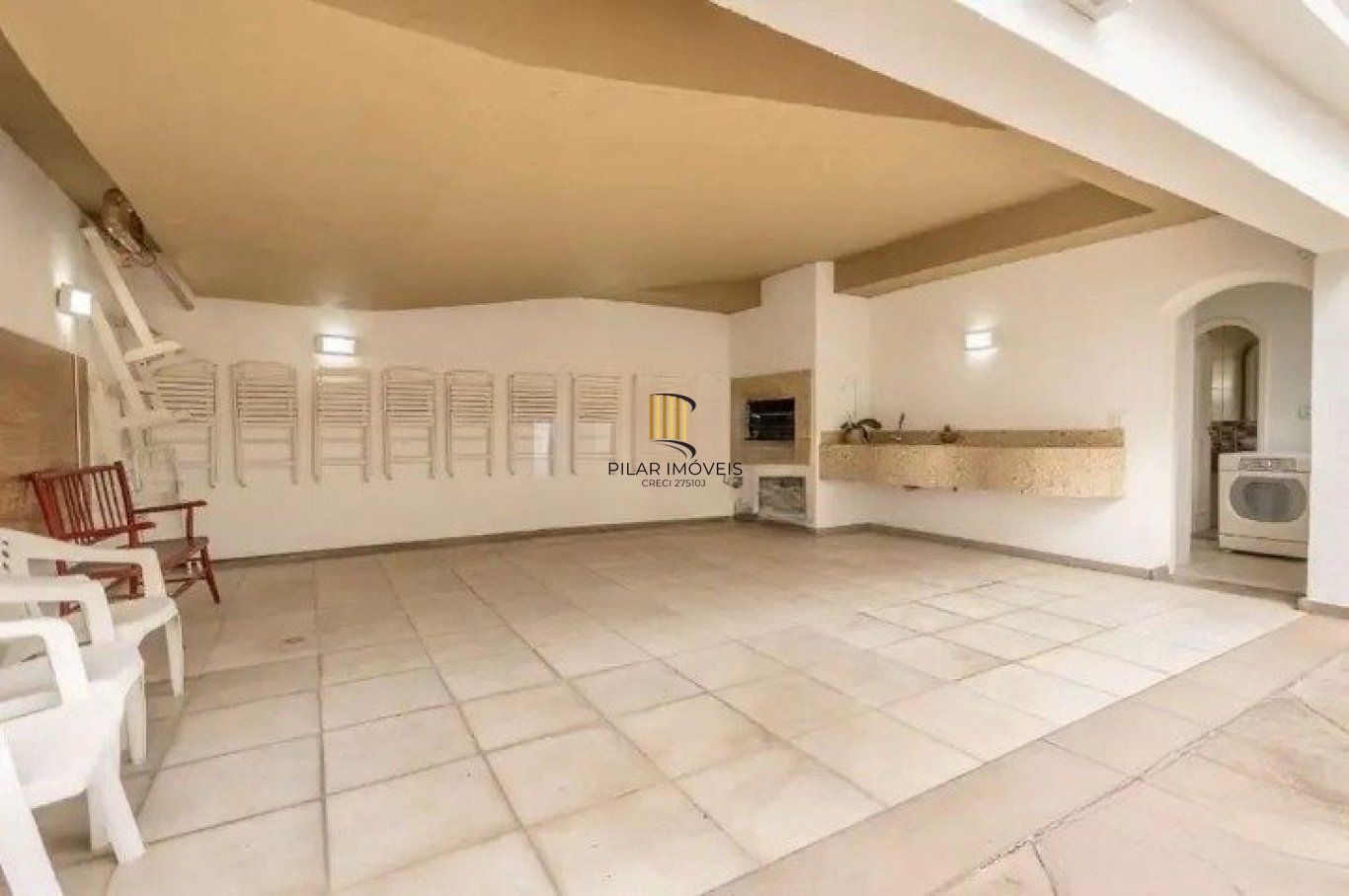 Casa de 3 quartos, piscina, churrasqueira, 7 vagas no bairro Tristeza