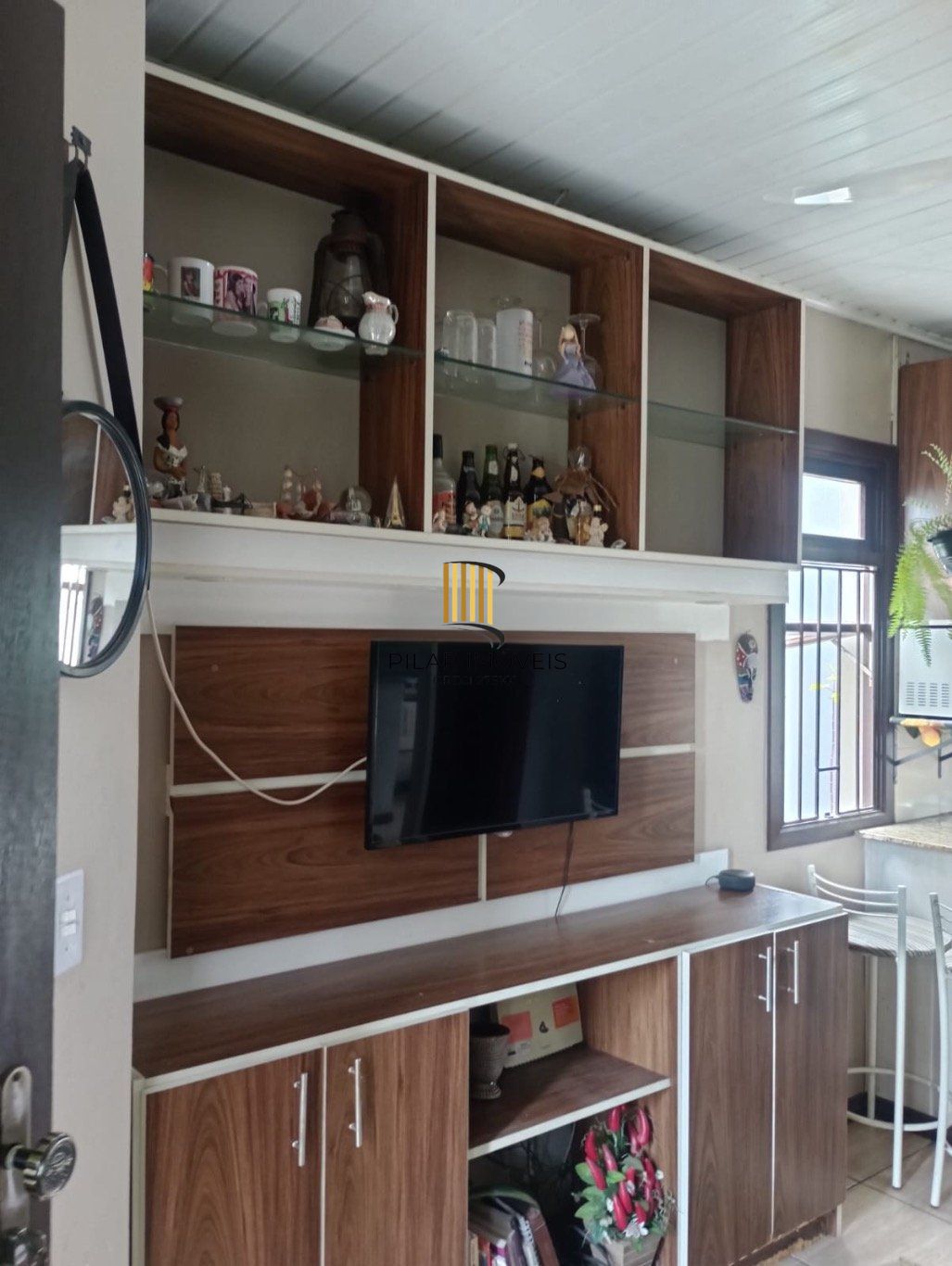 Casa de 2 dormitórios e 1 vaga de garagem em Canoas.