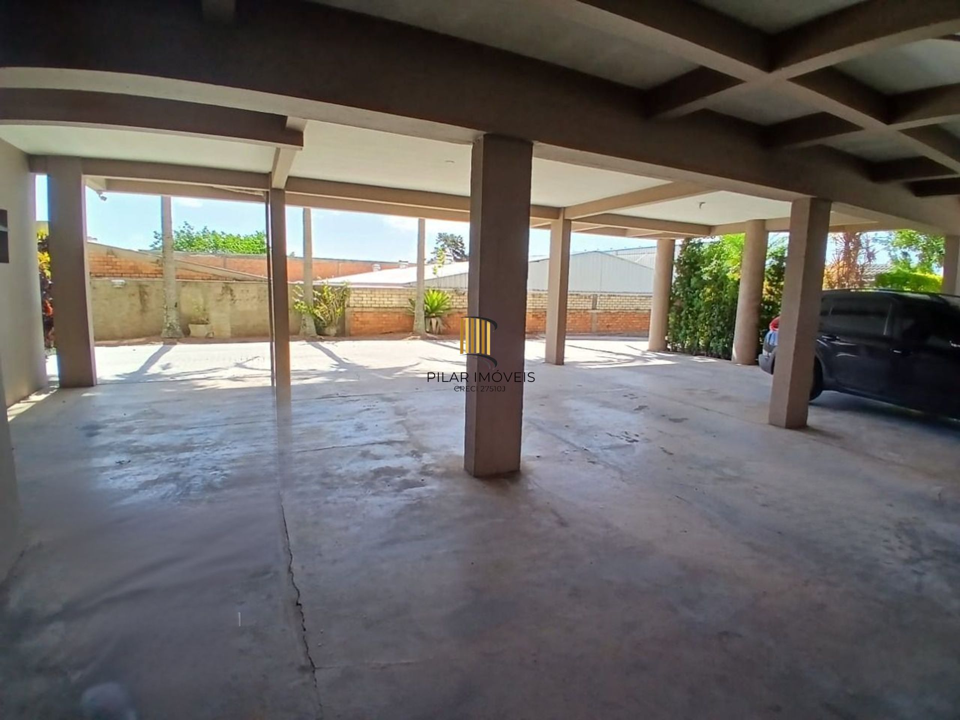 Cobertura com 4 quartos, 1 suíte, 4 vagas e elevador no bairro Igara Canoas.