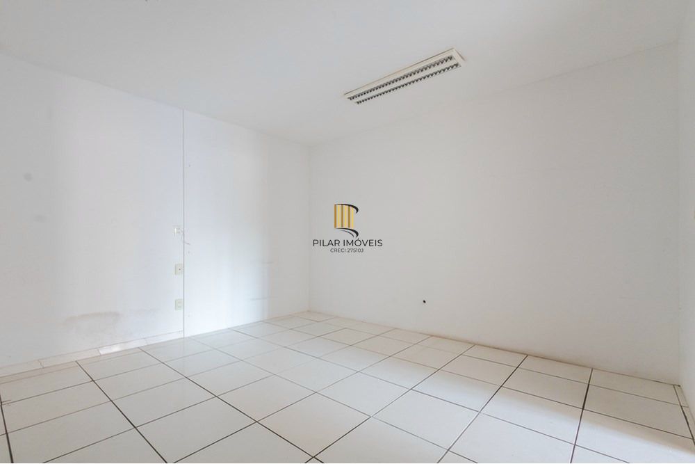 Casa com 4 quartos, 7 vagas e pátio no Bairro Higienópolis