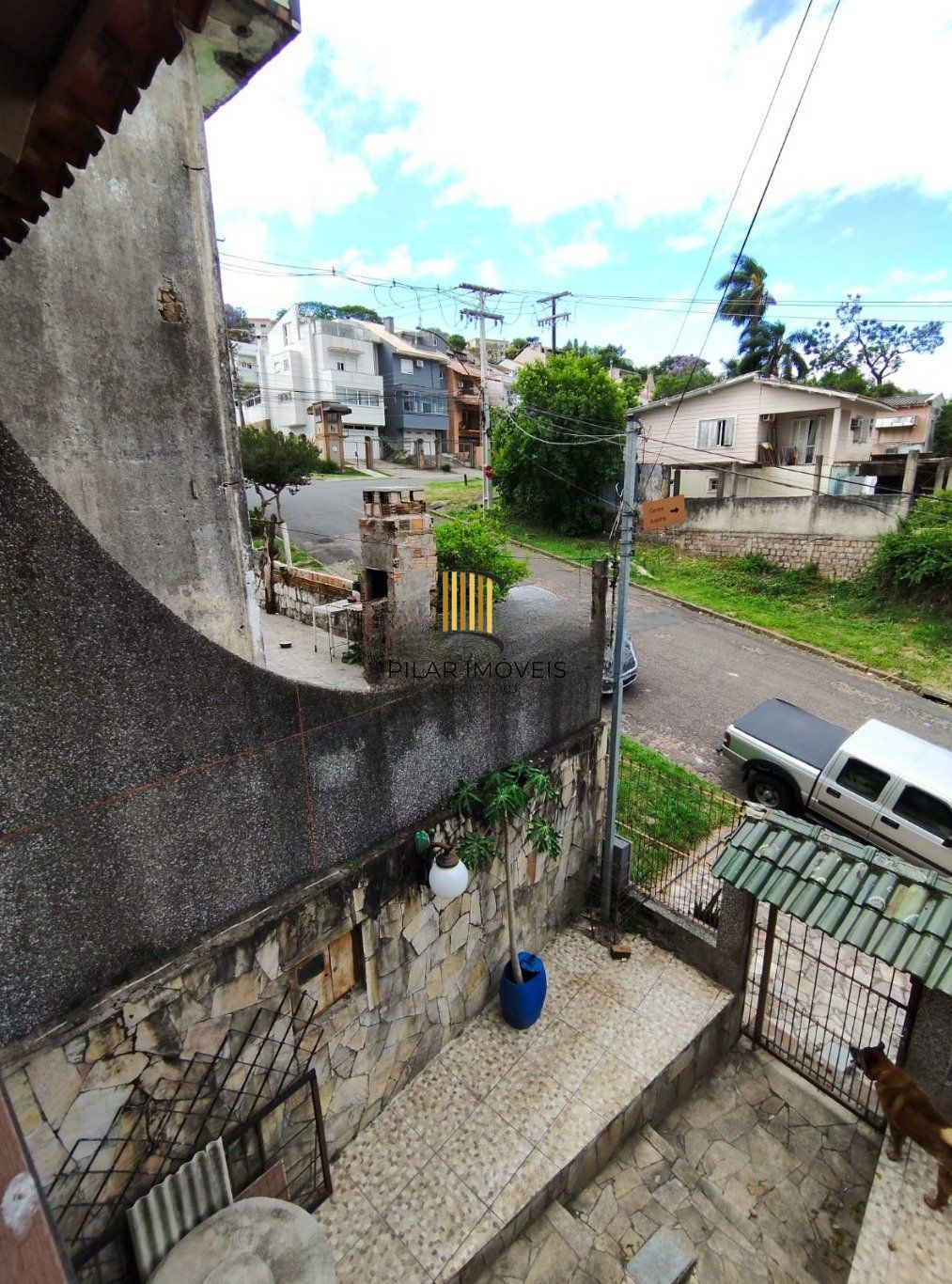 Casa com 3 Quartos, 3 Banheiros, 2 vagas No Bairro Nonoai.