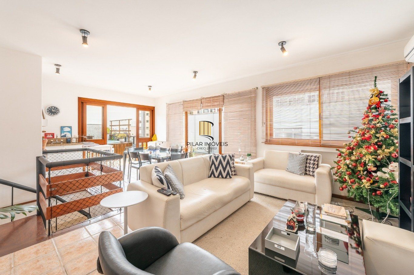 Cobertura de 3 quartos,suíte,elevador,2 vagas no bairro Mont Serrat