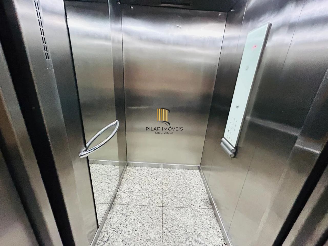 Apartamento 2 Dormitórios com Suíte, elevador e 2 Vagas no Alto Petrópolis