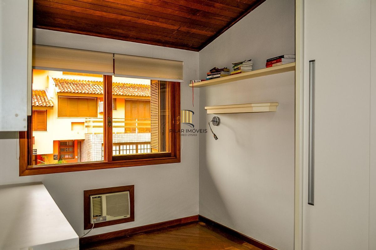 Ótima Casa condomínio pronta para morar, semi mobiliada, Bairro Menino Deus