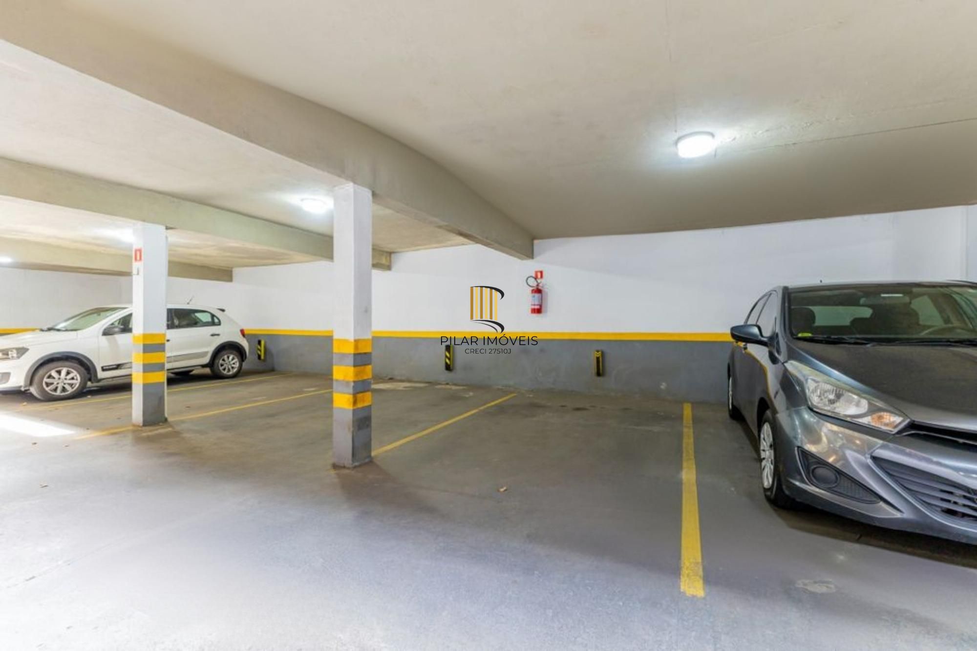 Apartamento com 3 quartos, 1 suíte, 3 vagas e elevador no Bairro São João.