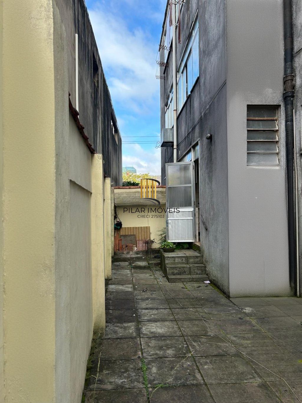 Apartamento térreo com 3 quartos no Bairro Cidade Baixa