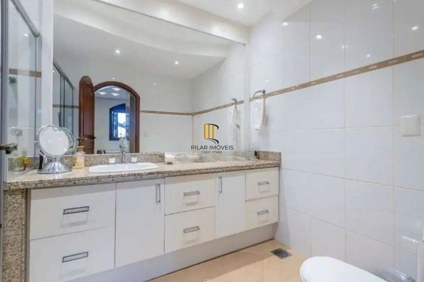 Casa de 3 quartos, piscina, churrasqueira, 7 vagas no bairro Tristeza