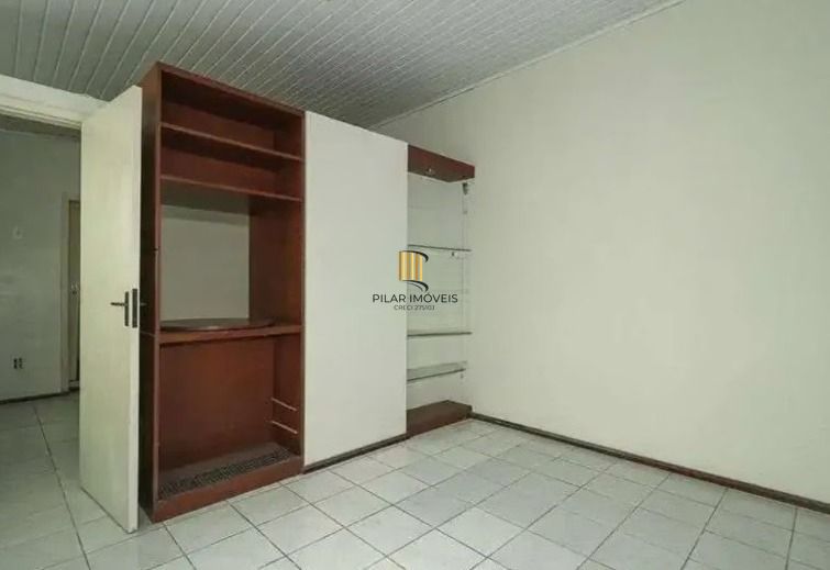 Casa de 3 quartos, 2 banheiros, 2 vagas no bairro Jardim Leopoldina