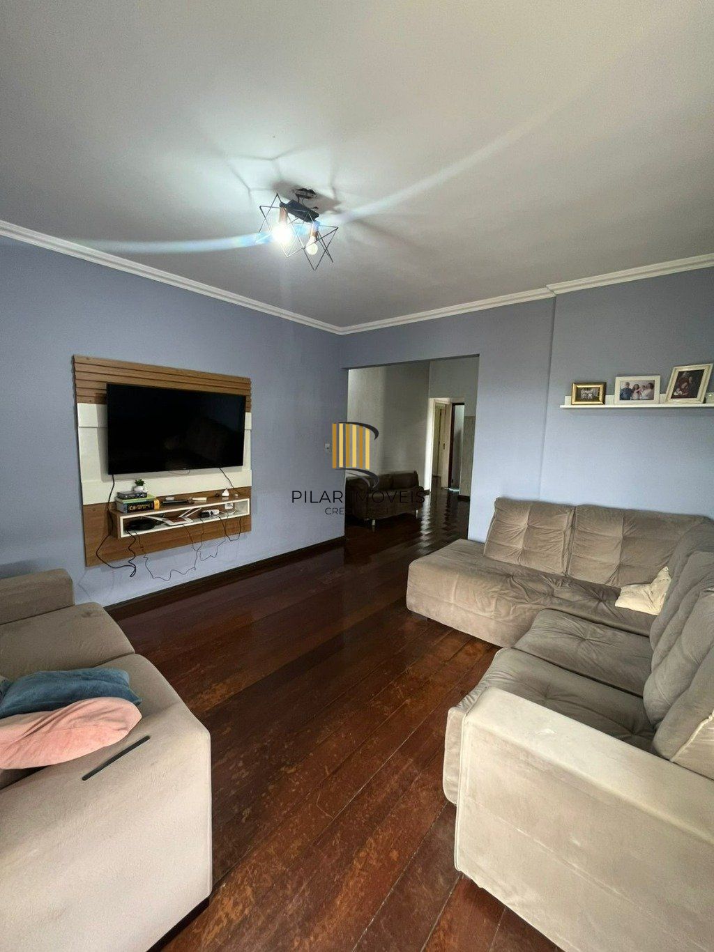 Casa de 3 dormitórios e 4 vagas de garagem em Cachoeirinha.