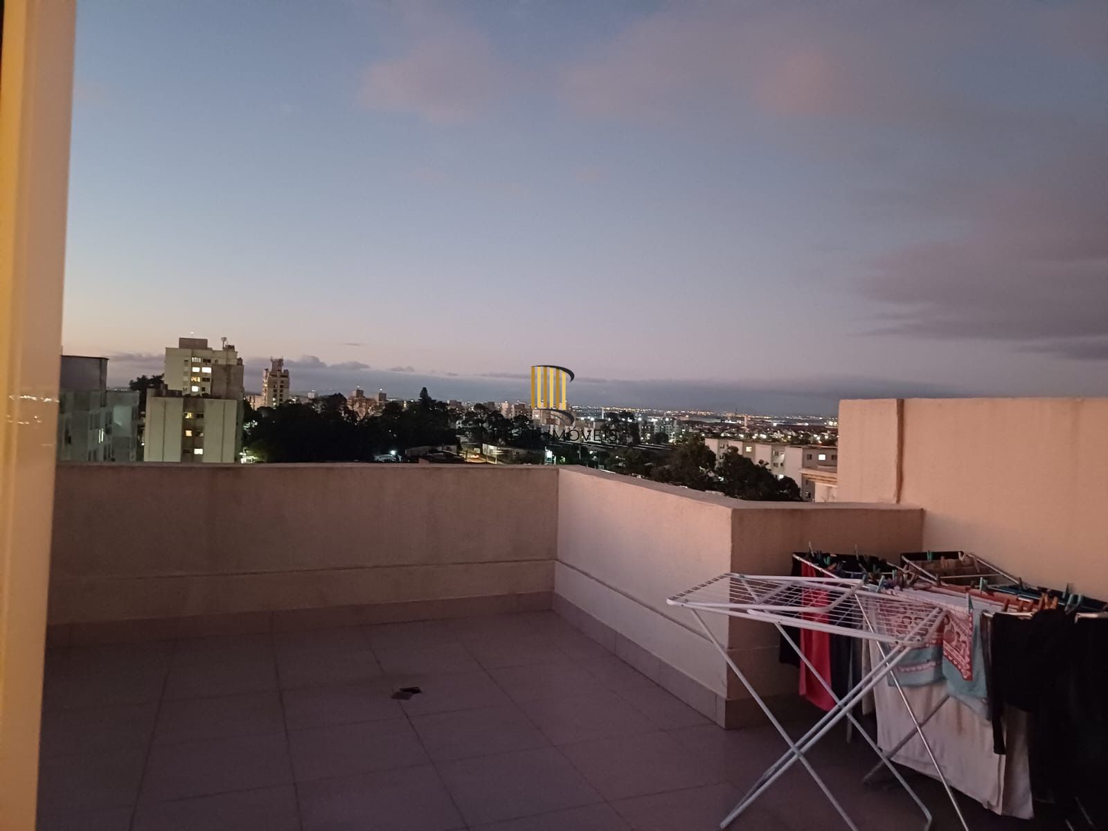 Cobertura com 3 quartos e 1 vaga de garagem na Rua Sadi Castro.