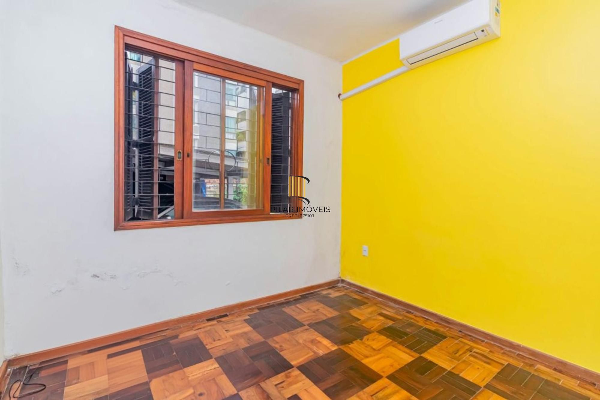 Apartamento térreo de 2 dormitórios bairro São João.