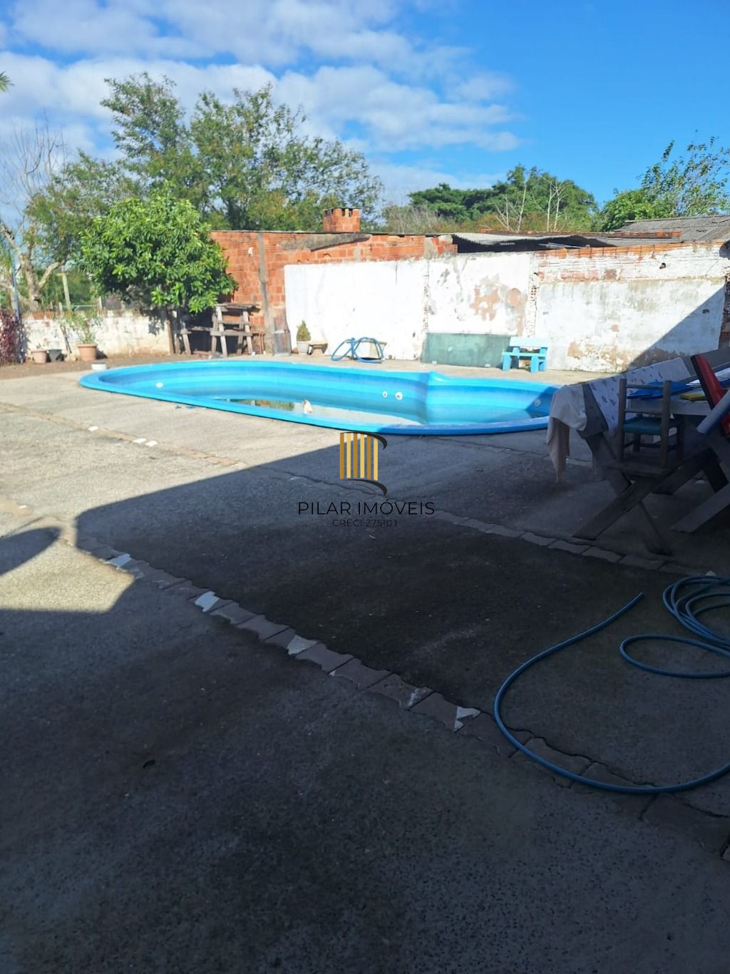 Casa de 3 dormitórios e 2 vagas de garagem em Cachoerinha.