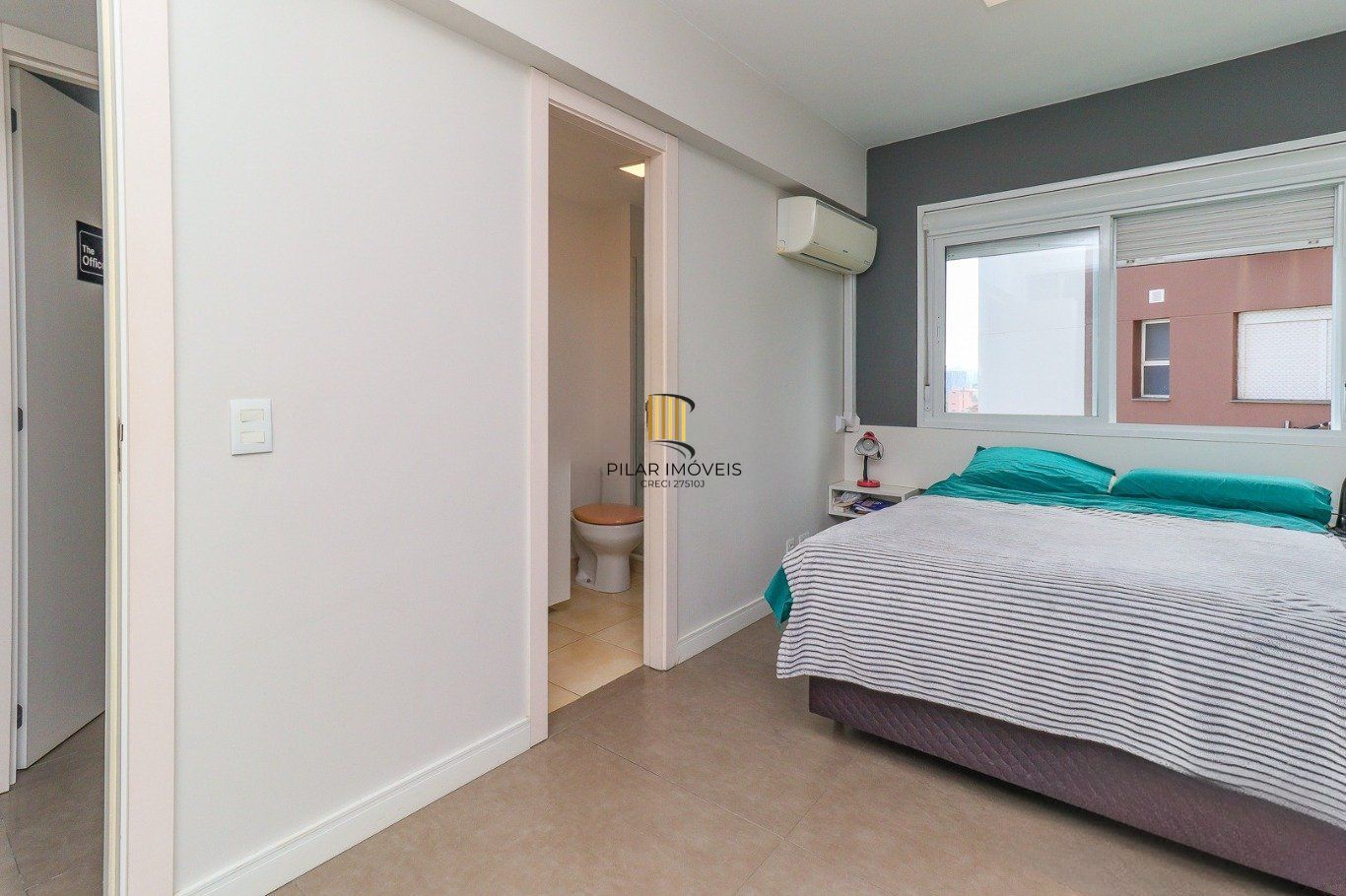 Apartamento de 3 dormitórios e 1 vaga de garagem no bairro Azenha/Porto Alegre.