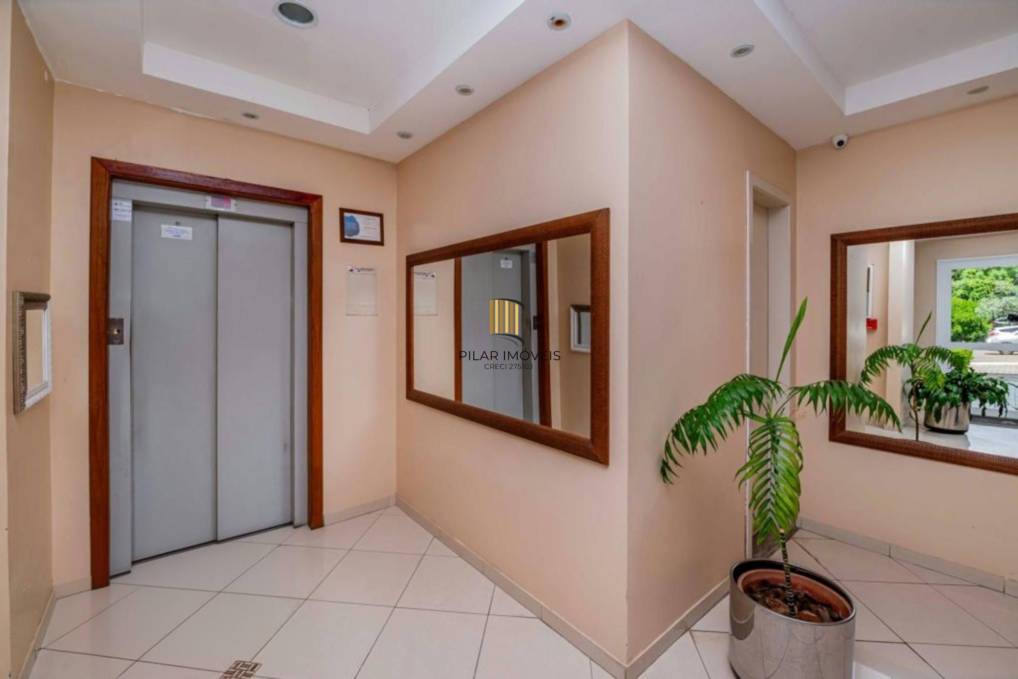 Apartamento semi mobiliado de 3 quartos, elevador, 1 vaga no bairro Cavalhada