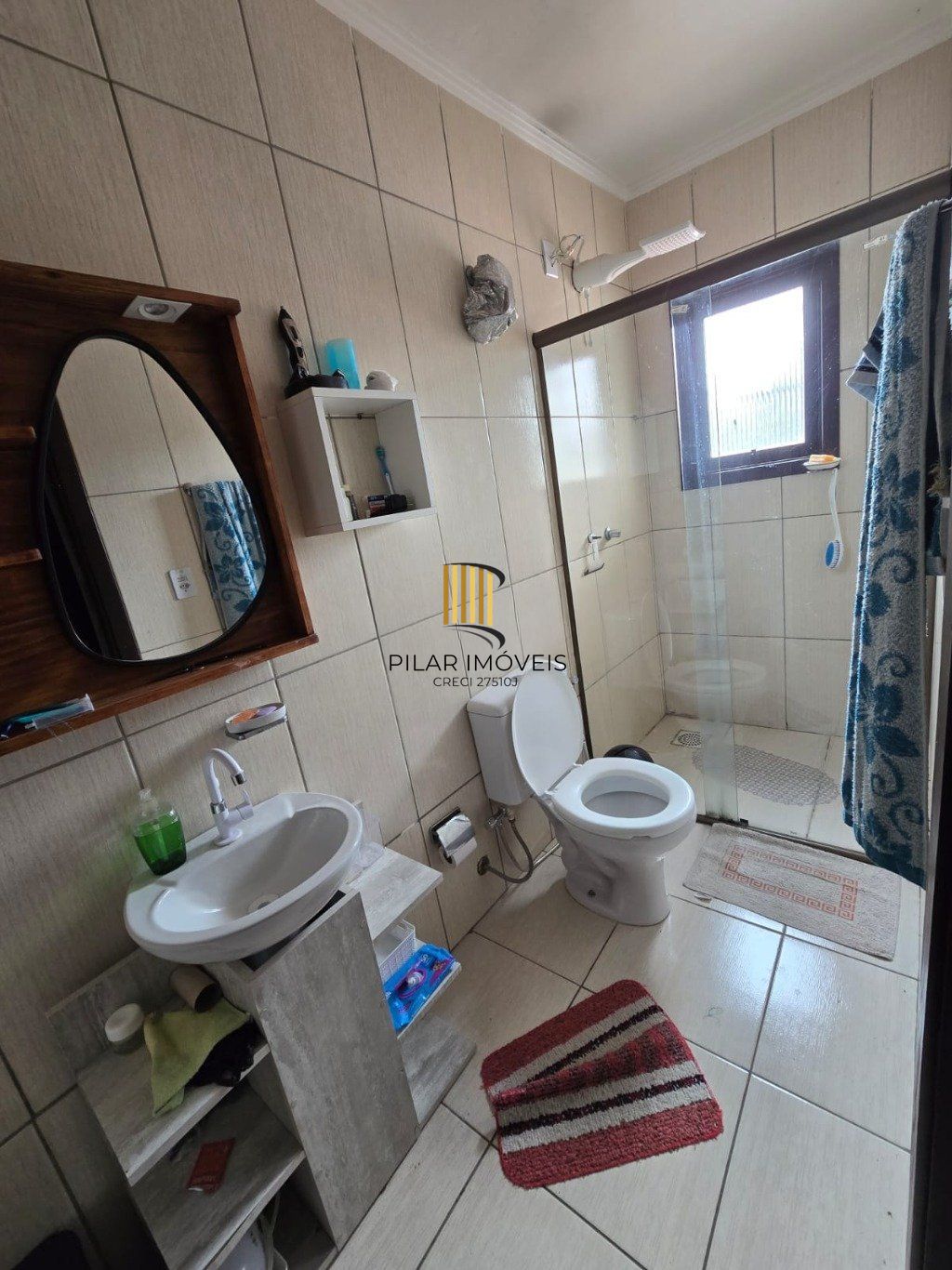 Casa de 3 dormitórios com  uma vaga de garagem no bairro Niterói Canoas.