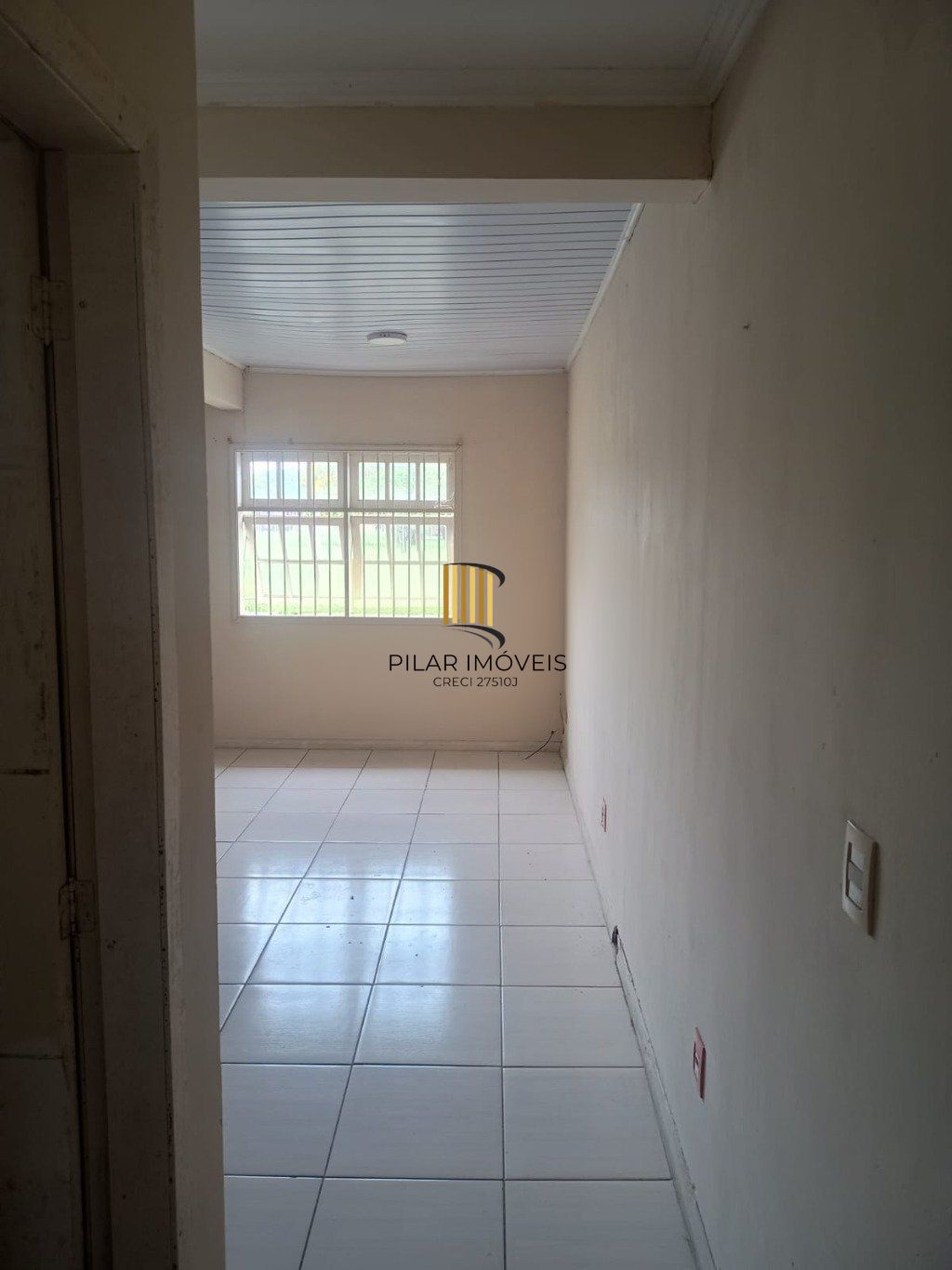 Casa com 2 dormitórios e 2 vagas de garagem em Canoas.