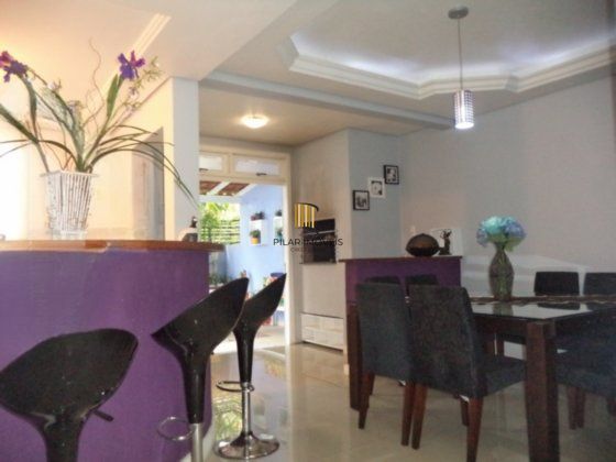 Casa com 4 dormitórios, 1 suíte, 260 m² privativos, 3 vagas no Ecoville.