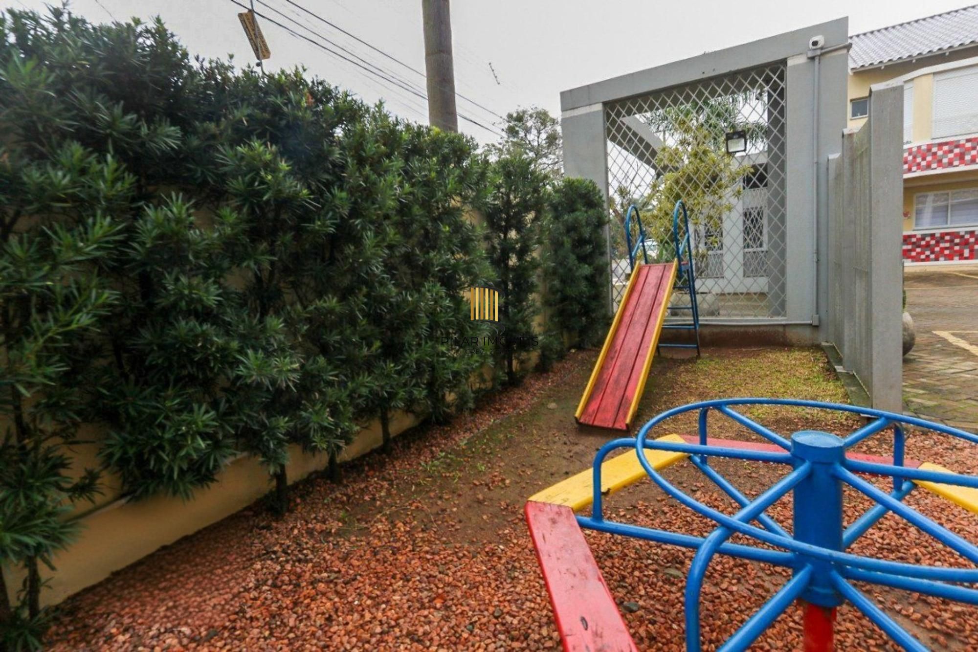 Casa em condomínio com 2 quartos e 2 vagas no bairro Marechal Rondon em Canoas.