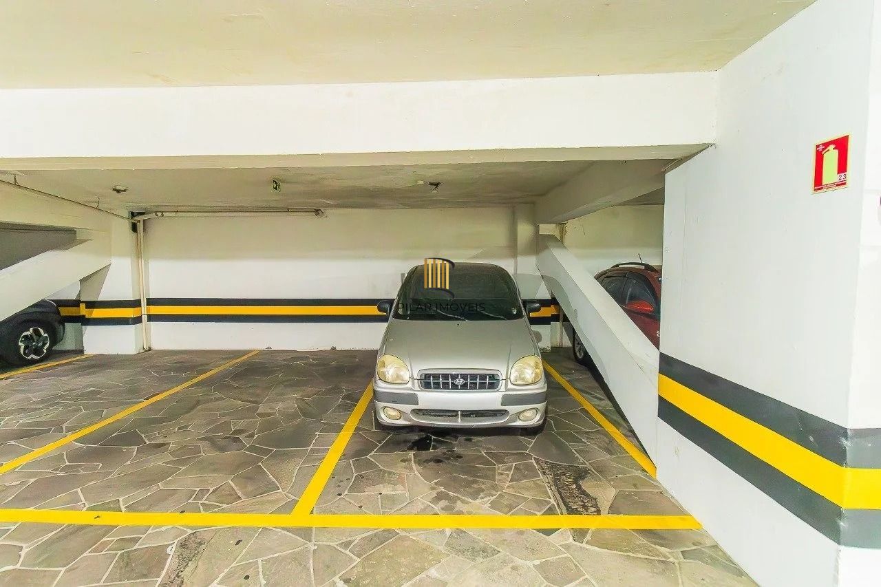 Cobertura de 3 quartos com piscina e 2 vagas no Bairro Mont Serrat.