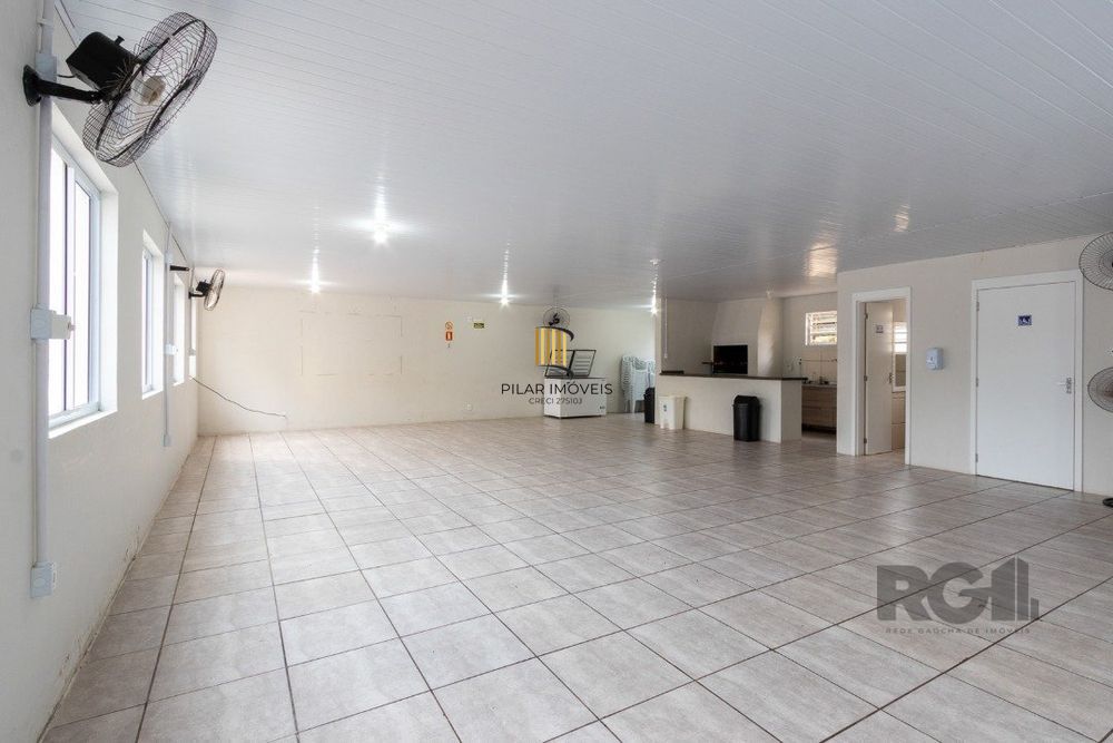 Apartamento térreo de 2 quartos, portaria 24 horas no bairro Glória.