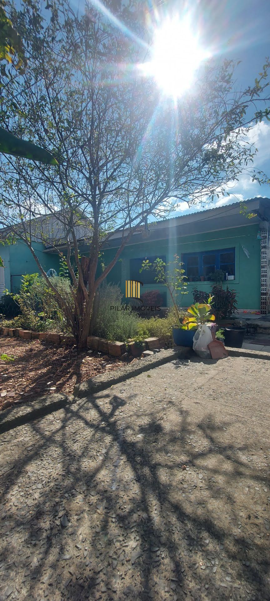 Imóvel com 2 moradias e ponto comercial em Alvorada